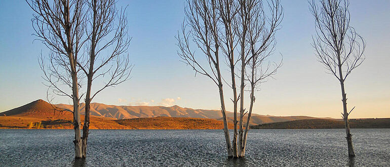 Der Tislit-See liegt im marokkanischen Hohen Atlas