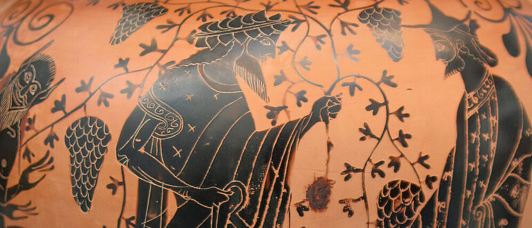 Griechische Vase aus Attika um 550 - 520 u.Z. Dionysos im Gespräch mit Hermes inmitten von Weinreben