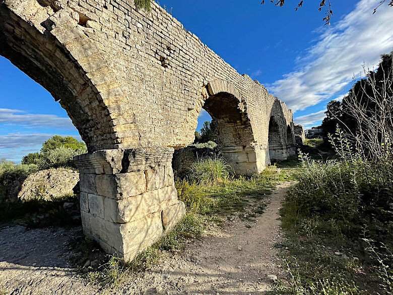 Brücke des römischen Aquädukts in Arles