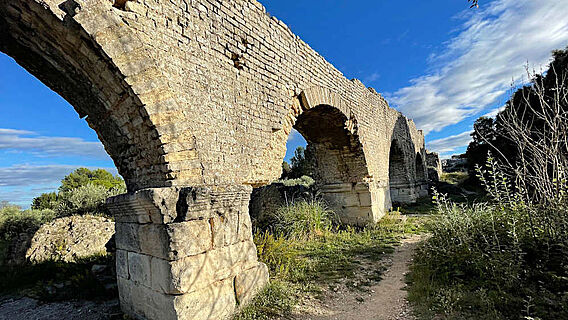 Brücke des römischen Aquädukts in Arles