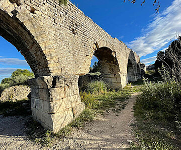 Brücke des römischen Aquädukts in Arles