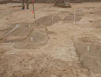 Grabgruben auf dem slawischen Gräberfeld von Ribbeck (Foto: D. Megel, ABD Dressler)