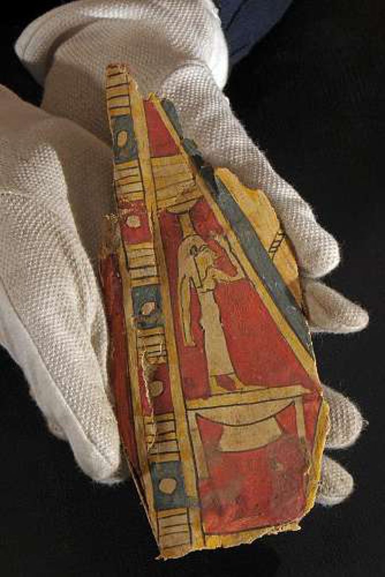 Diese bemalte rund 2.500 Jahre alte Mumienbinde mit der Abbildung der Totengöttin Nephtys wird jetzt von Archäologen der Universität Jena neu bestimmt und kulturhistorisch eingeordnet (Foto: FSU)