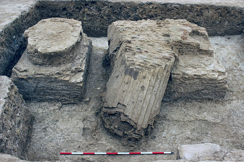 Säulen des Palastes in Alexandria am Tigris