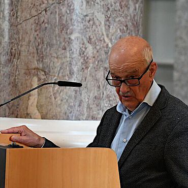 Als ehemaliger Erster Direktor der Römisch-Germanischen Kommission wusste Prof. Dr. Siegmar von Schnurbein mit persönlichen Anekdoten die frühen Jahre der Verbandsarbeit lebendig zu schildern