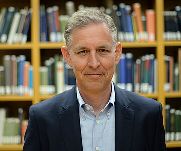 Porträtfoto von JProf. Dr. Pascal Warnking