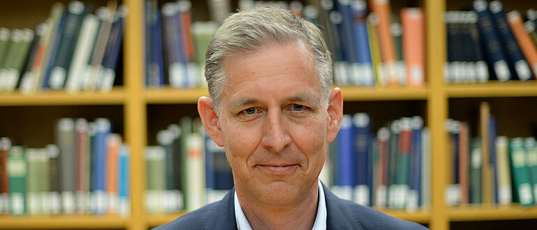 Porträtfoto von JProf. Dr. Pascal Warnking