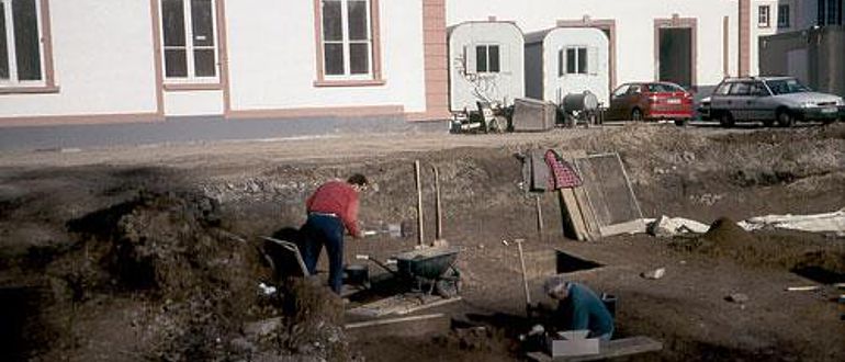 Die Ausgrabungsstelle 2001 (Foto: Denkmalamt/Archäologisches Museum)