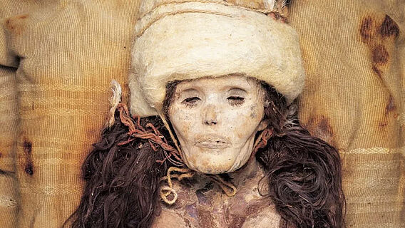 Mumifizierte Frau aus Grab M11, Xiaohe