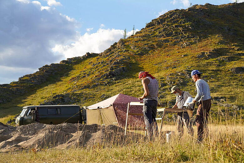 Ausgrabung in der eurasischen Steppe