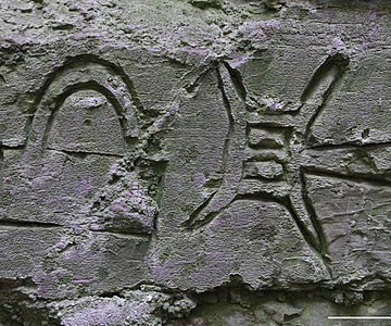 Ritzzeichnungen am Bergfried