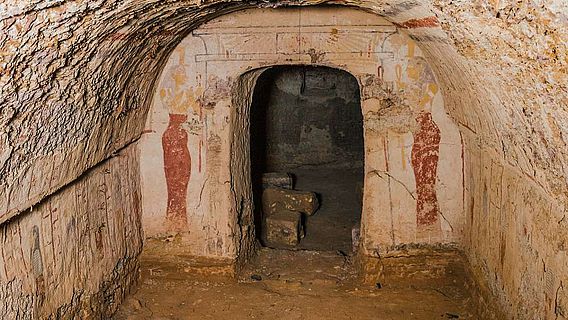 Die unterirdischen Grabkammern der Pyramide von Königin Khennuwa in Meroe