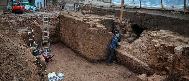 Freilegung der Kellermauern im Westflügel