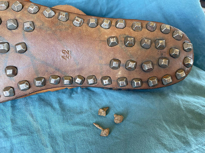 Römischer Soldatenstiefel (caliga) mit Schuhnägeln
