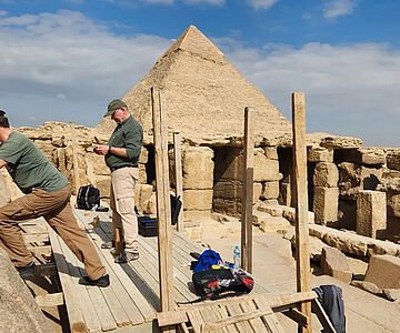 Forschungsarbeiten an der Menkaure-Pyramide