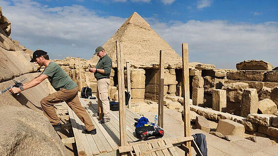 Forschungsarbeiten an der Menkaure-Pyramide