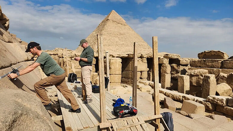 Forschungsarbeiten an der Menkaure-Pyramide