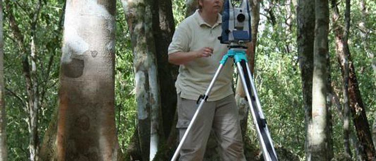 Die Bonner Archäologin Dr. Iken Paap bei der Arbeit. (Foto: Uni Bonn)