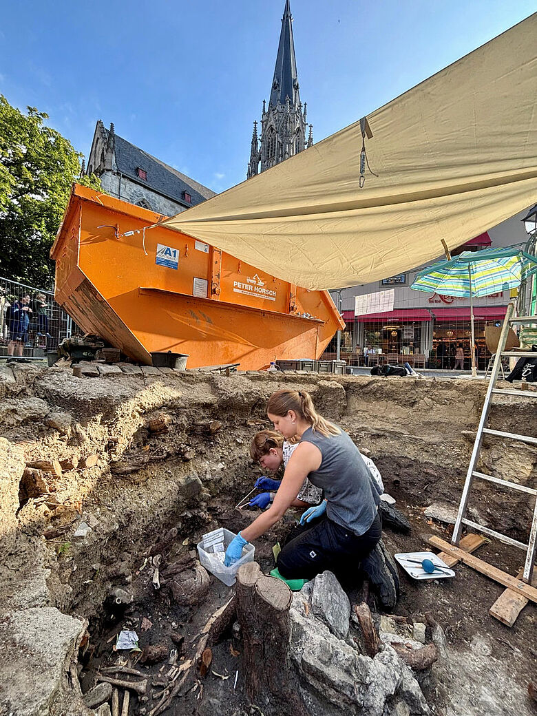Ausgrabungsarbeiten auf dem Münsterplatz Ausgrabungsarbeiten auf dem Münsterplatz