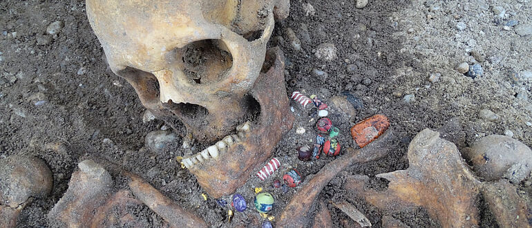 Frauenbestattung mit Schmuckbeigaben