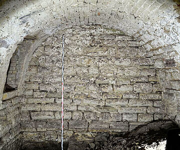 Mauerwerk des 11. Jahrhunderts auf dem Merseburger Domhügel