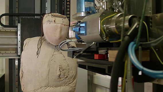 Die vermutlich aus Peru stammende Mumie wurde am Fraunhofer-Entwicklungszentrum Röntgentechnik in Fürth tomographiert
