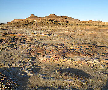 Ausgetrockneter See in der arabsichen Wüste