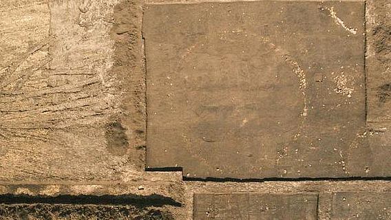 Krautheim: Steinkreis eines Grabhügels mit einem Durchmesser von etwa 16 m und weitere Grabbefunde (Foto: TLDA)