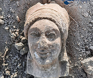 Kopf der Kore bei der Auffindung