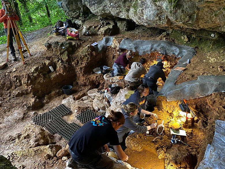 Höhlengrabung in Tourtoirac, Frankreich Höhlengrabung in Tourtoirac, Frankreich