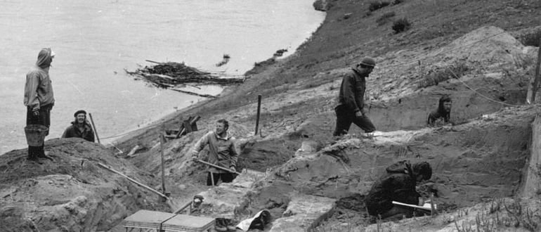 Ausgrabung am Fundort Stätte Ust'-Kyakhta-3 am rechten Ufer des Selenga-Flusses in der Nähe des Dorfes Ust-Kyakhta