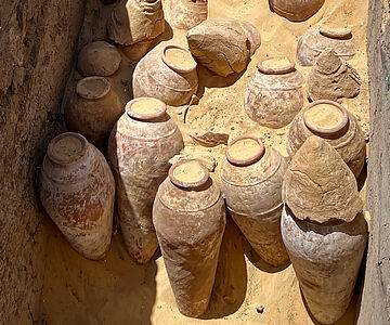 Weinkrüge im Grab der Königin Meret-Neith