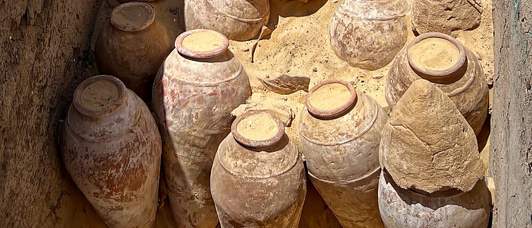 Weinkrüge im Grab der Königin Meret-Neith