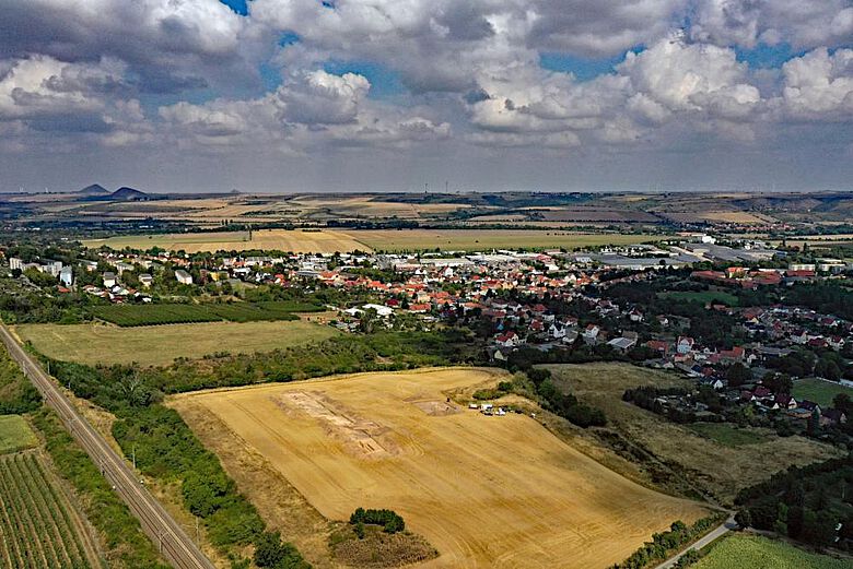 Ausgrabungsfläche im Bereich des Palatiums der Pfalzanlage Helfta Ausgrabungsfläche im Bereich des Palatiums der Pfalzanlage Helfta