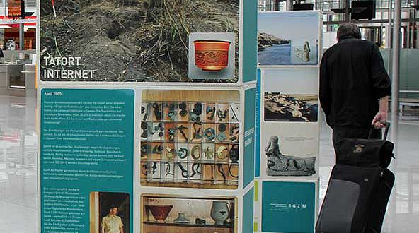 Die Ausstellungstafeln im Terminal 2 des Münchner Flughafens (Foto: RGZM / M. Müller-Karpe)