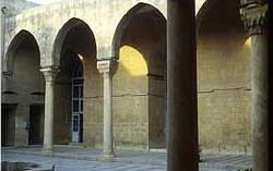 Hof der Madrasa al-Firdaus in Aleppo (Foto: Lorenz Korn) Hof der Madrasa al-Firdaus in Aleppo (Foto: Lorenz Korn)