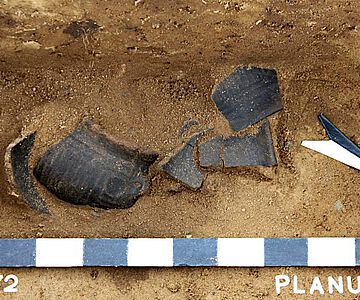 Verzierte Keramik der jüngeren Römischen Kaiserzeit in Fundlage