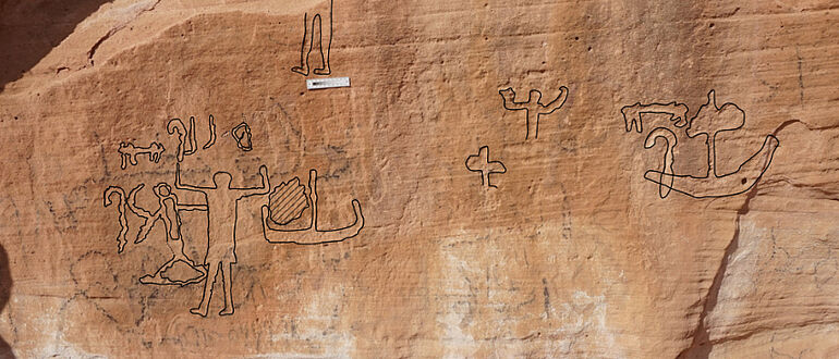 Felsbild im Sinai mit Umzeichnung Felsbild im Sinai mit Umzeichnung