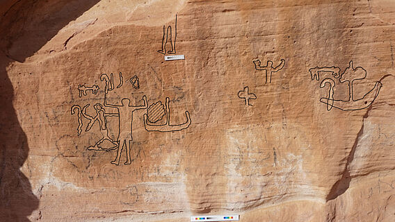 Felsbild im Sinai mit Umzeichnung