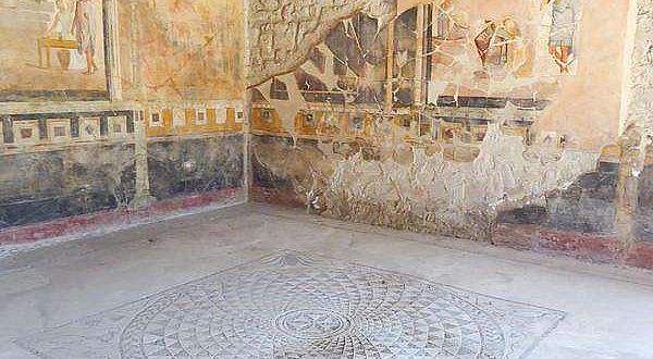 Der Aufenthaltsraum im Haus "der vergoldeten Amoretten" in Pompeji