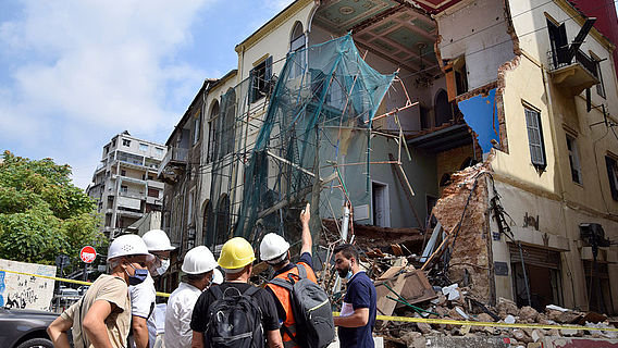 Bei der Explosion beschädigtes historisches Gebäude in Beirut