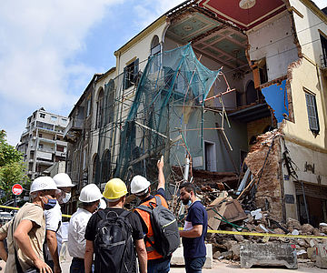 Bei der Explosion beschädigtes historisches Gebäude in Beirut