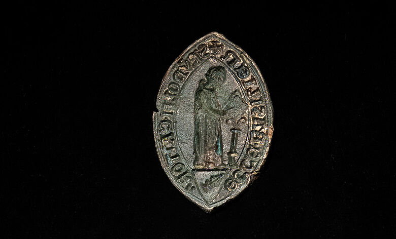 Mittelalterlicher Siegelstempel vom Fuß der Pfalzmauer