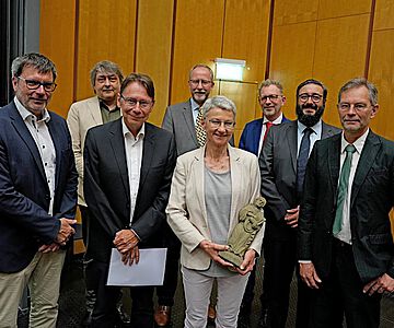 Prof. Dr. Christoph Schäfer, Prof. Dr. Frank Daubner, Prof. Dr. Uwe Jun, Prof. Dr. Torsten Mattern, Preisträgerin Prof. Dr. Therese Fuhrer, Prof. Dr. Andreas Regelsberger, JProf. Dr. Diego De Brasi und Prof. Dr. Stephan Busch