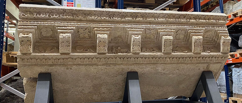 Römischer Konsolgeison aus augusteischer Zeit