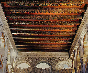 Holzdecke der Moschee des 10. Jahrhunderts