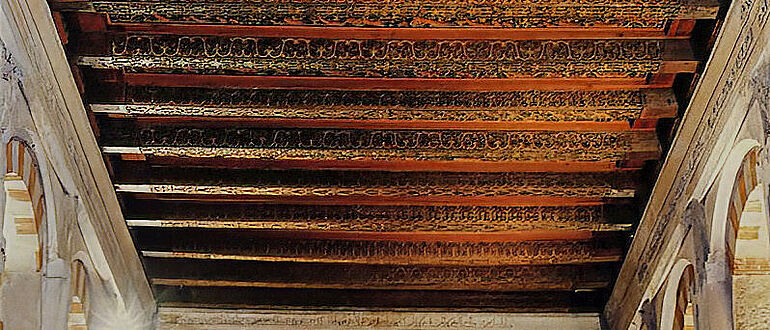 Holzdecke der Moschee des 10. Jahrhunderts