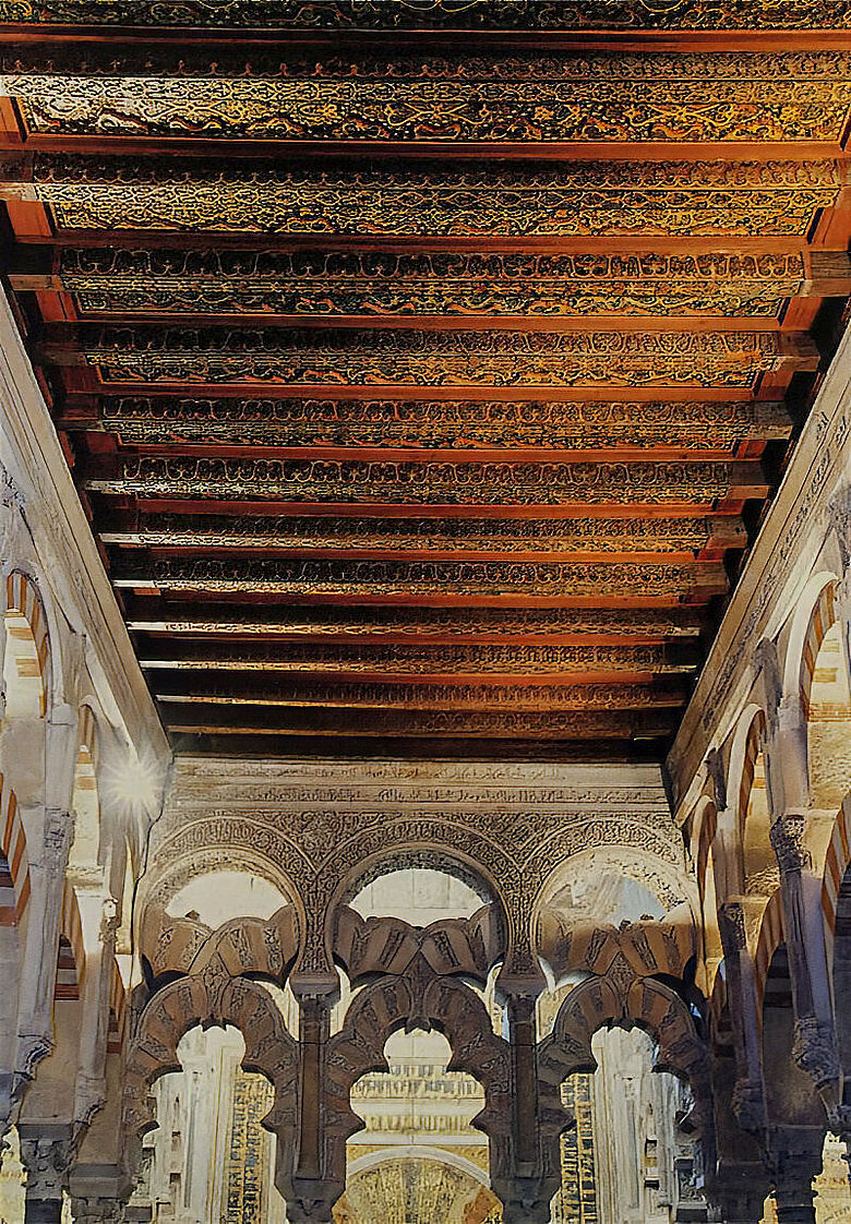 Holzdecke der Moschee des 10. Jahrhunderts Holzdecke der Moschee des 10. Jahrhunderts