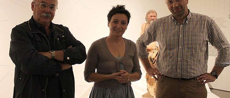 Konservierungsbeauftragter Dr. Eduard Egarter Vigl, Museumsdirektorin Dr. Angelika Fleckinger und Nachfolger PD Dr. med. Oliver Peschel