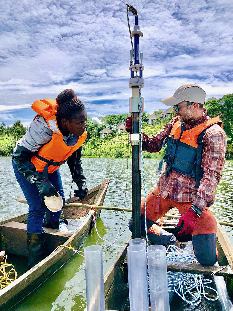 Sedimentkern-Probenahme in tropischem See